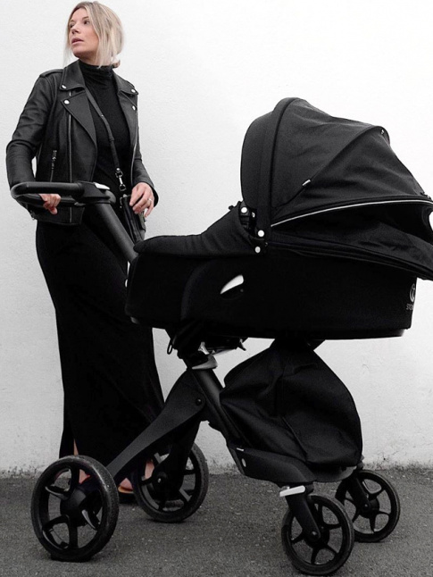 Pour ou contre l'obsession du total look noir ?