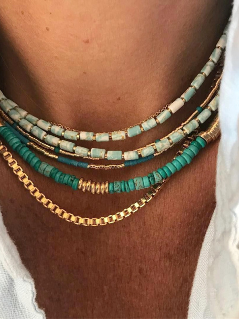 Envies d'accumulations de colliers sentant bon le sable chaud !