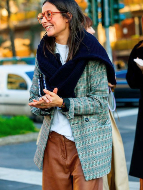 Oui au pantalon en cuir port en mode casual/boyish !