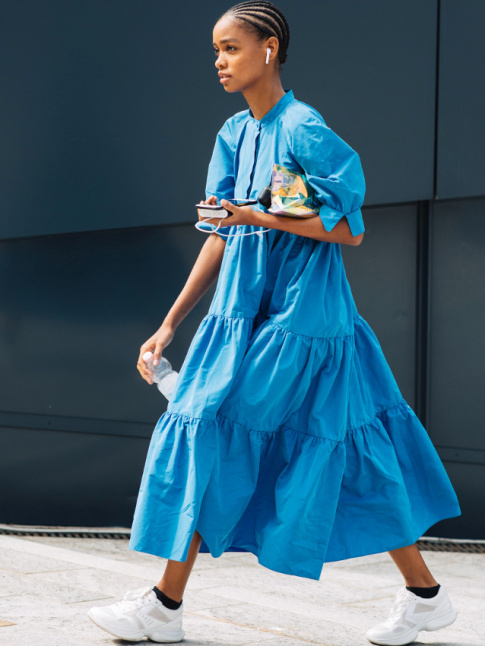 Toujours twister nos robes les plus girly au contact d'une paire de baskets !