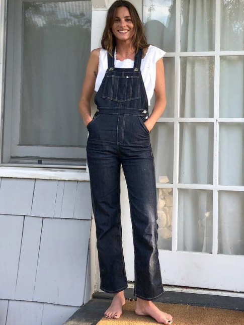 Blouse blanche sans manches + salopette en jean + teint hl = le bon mix