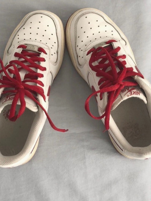Troquer ses lacets blancs contre des colors : une bonne manire de twister ses vieilles baskets !