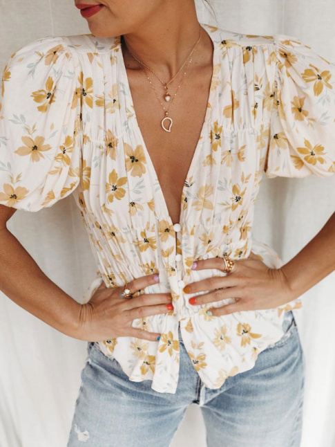 Oui au duo blouse esprit forties/jean lgrement destroyed !