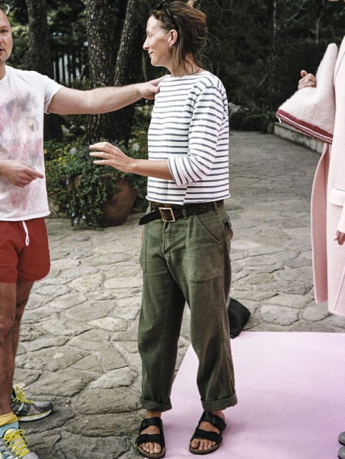 Marinire + pantalon kaki un brin trop grand roulott sur la cheville + Birkenstock = le bon mix
