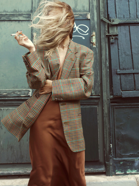 Slip dress + blazer masculin un brin trop grand = le bon mix