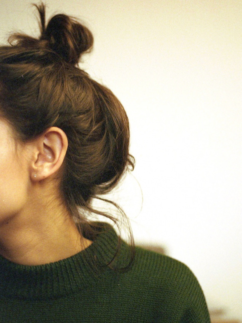 Le charme irrsistible des chignons hauts raliss  la va-vite....