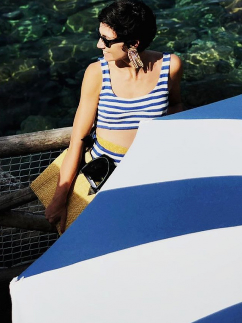 Toujours penser  accorder l'imprim de son bikini avec celui de son parasol !