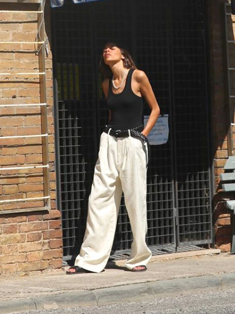 Pantalon ultra large + body = le bon mix