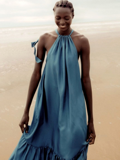 Cette tonalit de bleu pourrait bien faire de l'ombre au bleu ciel, voire au bleu marine...