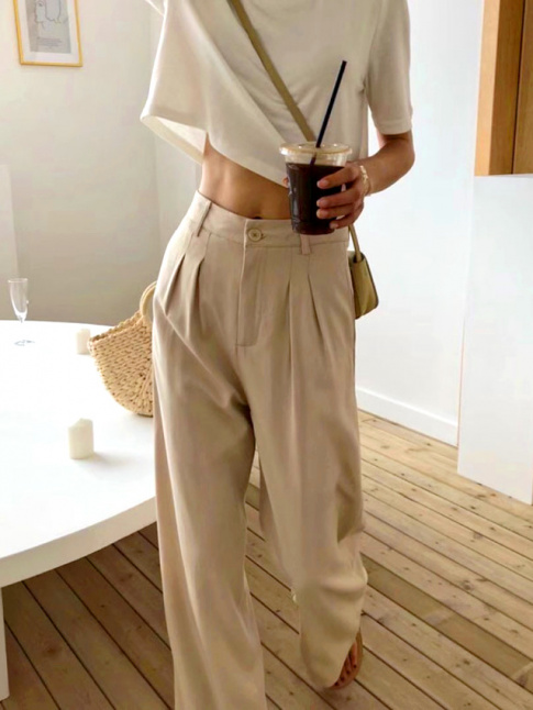 Tee-shirt XL blanc  peine cropped + pantalon large  pinces = le bon mix