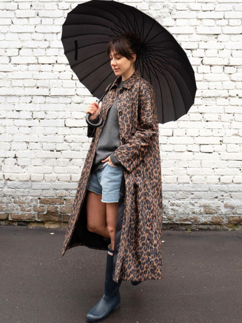 Quand la pluie s'invite en t, l'impermable lopard est le seul moyen de garder le moral...