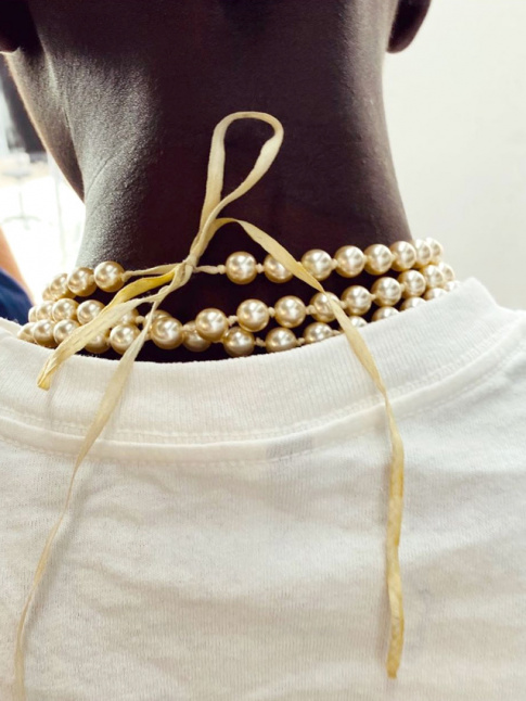 Tee-shirt blanc + dtail chic = le bon mix