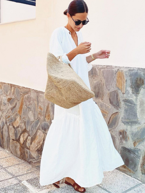 La longue robe blanche et lgre : un basique estival indispensable !