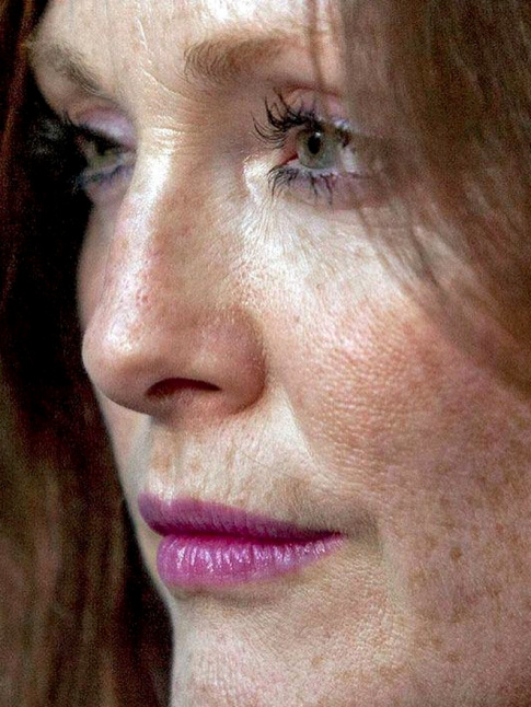 Avec son absence de filtre matifiant/gommant/floutant, ce visage fait du bien