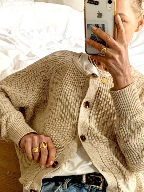 Il suffit souvent de quelques bijoux pour rveiller un look casual cosy !