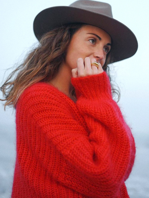 Rien de tel qu'un pull au rouge parfait pour doper une journe un brin grise !