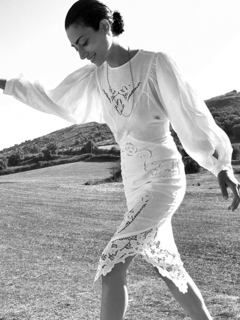 Wanted : une robe blanche fleurant bon les trousseaux d'antan !