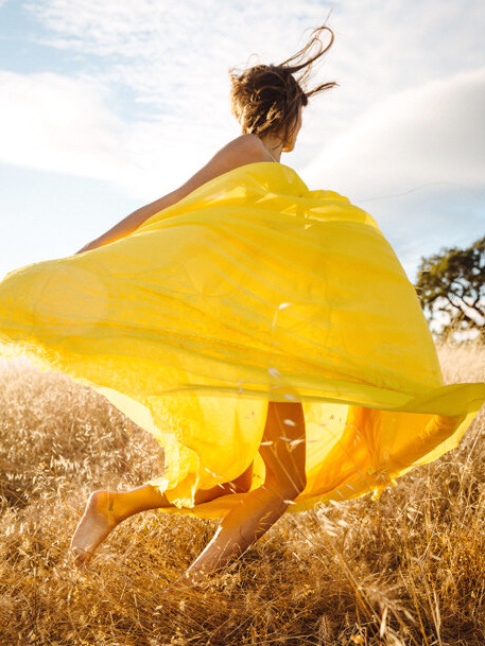 Joie de vivre + robe jaune = le bon mix