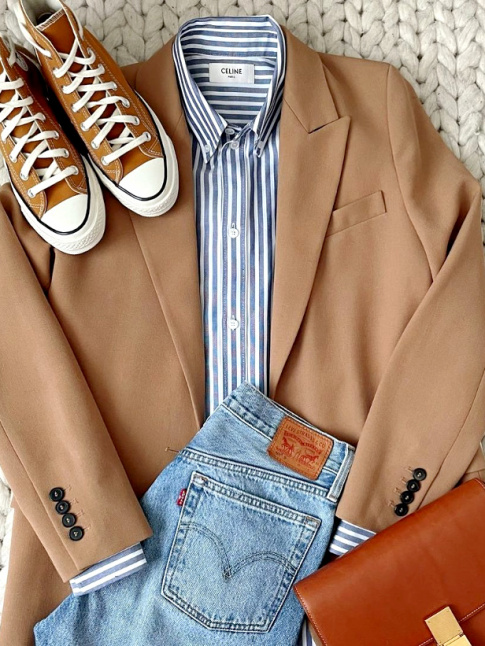 Converses caramel + blazer camel + rayures bleues + jean dlav = le bon mix
