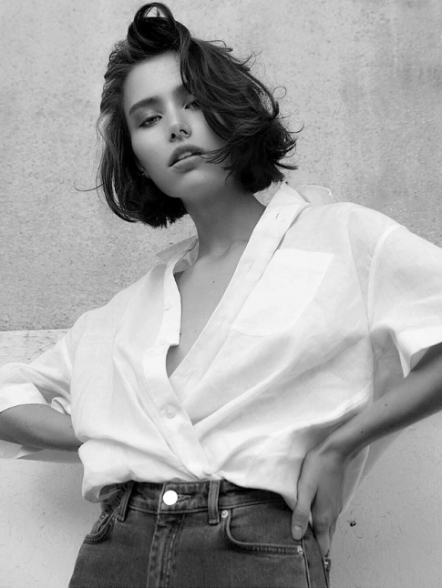 Oui  la chemise porte en cache-coeur !