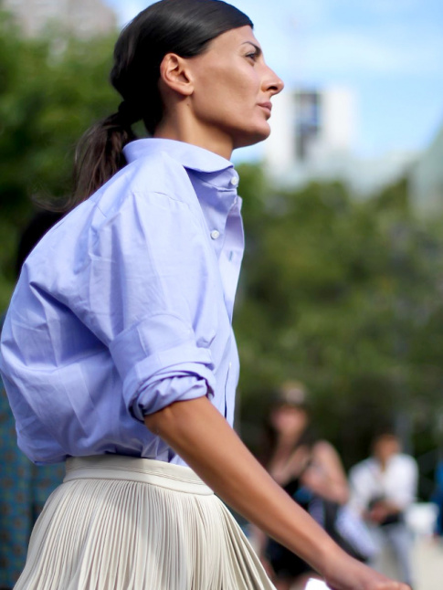Oui au tlescopage entre chemise d'homme et jupe plisse !