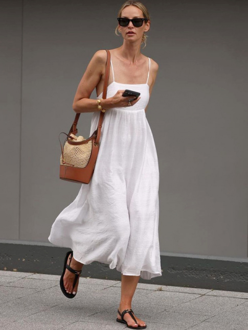La robe blanche mi-longue : la pice estivale par excellence !