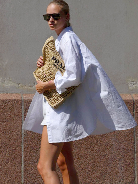 Au vu de l'occurrence de ce sac Prada sur Instagram, il semblerait que la griffe ait fait une petite distribution...