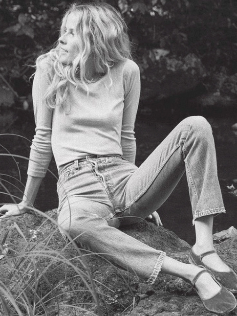 Rien de tel qu'une paire de Mary Jane esprit Furlane pour twister un look casual !