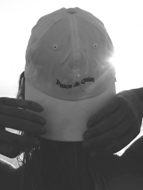 La casquette : le nouveau tee-shirt  message ?