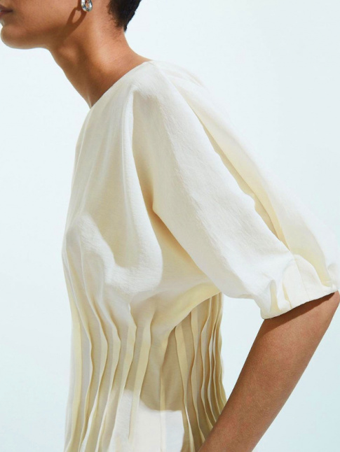 Mlant fminit et pure conceptuelle, cette robe a tout bon !