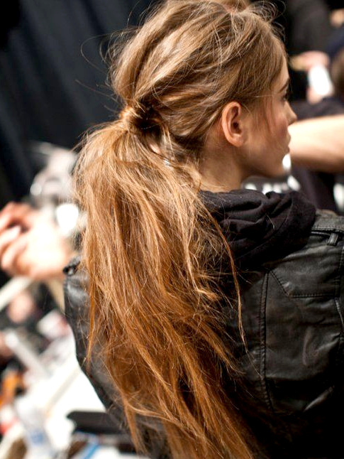 Cheveux ultra longs texturs + queue de cheval = le bon mix