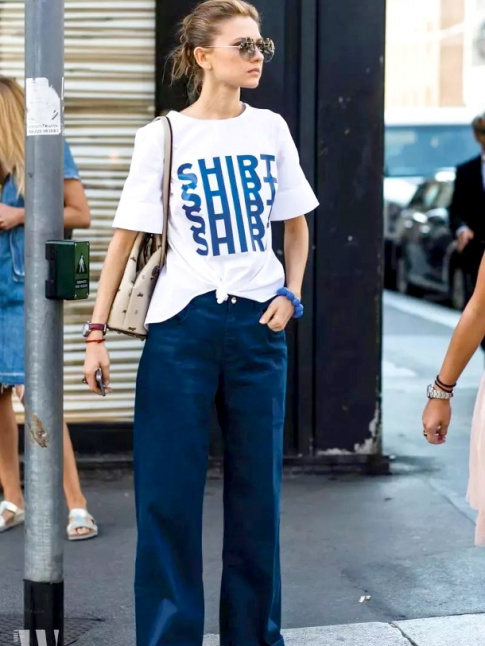 Oui au duo bleu marine/blanc travaill en mode casual-urbain !