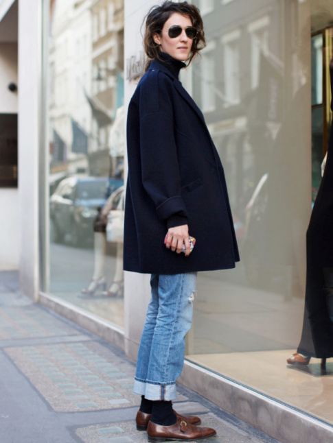 On ne se lasse pas du look caban/jean 7/8/derbies/lunettes aviators !