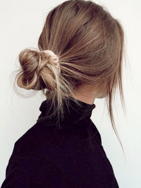 Difficile de faire plus charmant qu'un chignon loose...