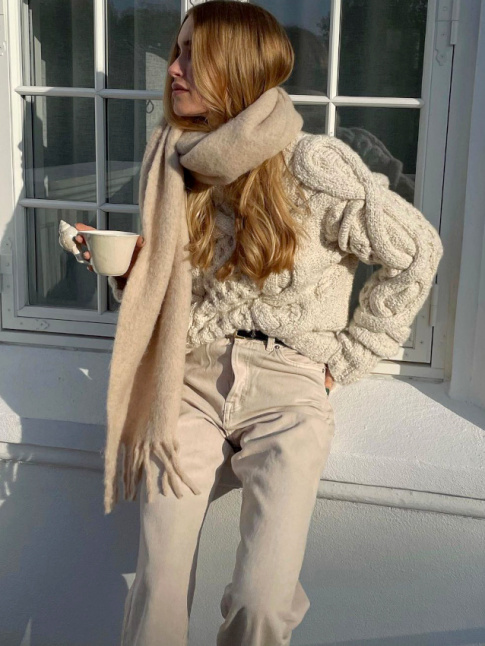 Le mix and match de textures : la clef des looks monochromes russis !