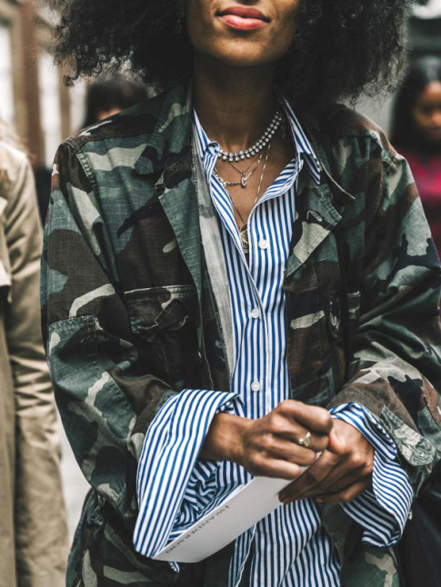 Imprim camouflage + rayures bleues verticales = le bon mix