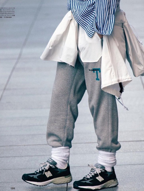 Le gimmick des chaussettes remontant sur le bas du pantalon continue de monter en puissance...