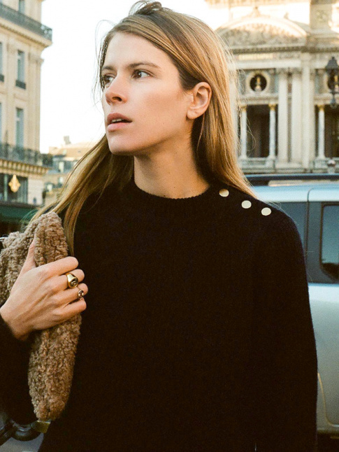 La simplicit du pull marin sied particulirement bien aux accessoires 