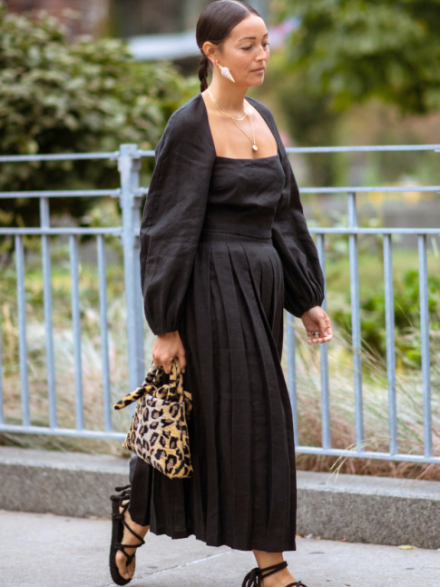Oui au noir estival boost par des accessoires  la simplicit sophistique !