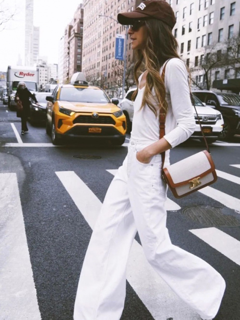 Total look blanc + accessoires marron = le bon mix