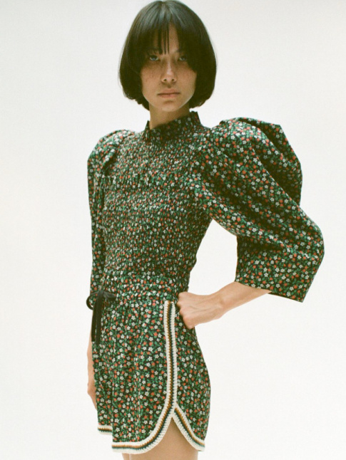 Oui  la fusion entre sportswear et romantisme fleur bleue !