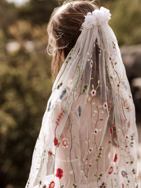 Oui au voile de marie brod de motifs colors !