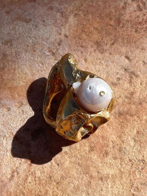 Oui aux bijoux mariant rugosit et sophistication !