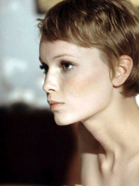 Coupe courte + regard mutin = le bon mix