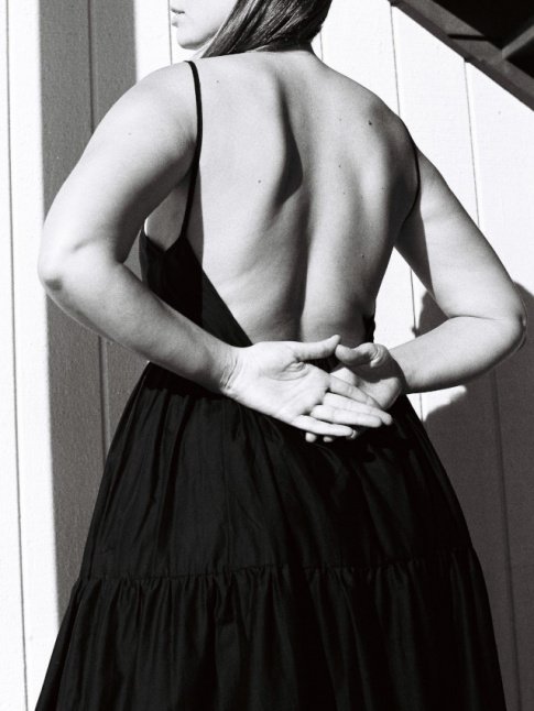 Wanted : une longue robe noire dos nu !