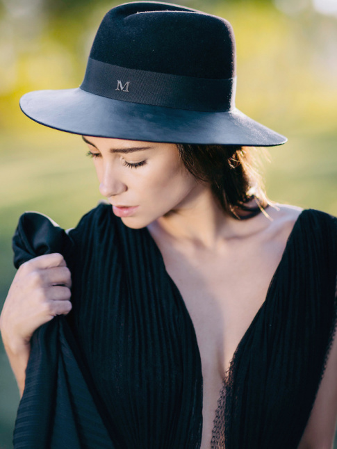Toilette sensuelle + accessoire unisexe = le bon mix