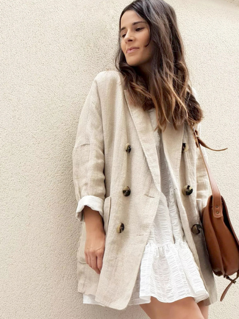 Rien de tel qu'un blazer en lin un peu large pour rchauffer une petite robe estivale !