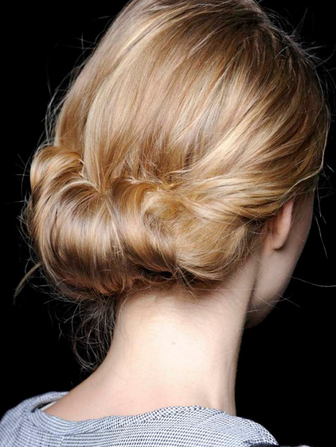 On aime la dlicatesse nonchalante du roulott de cheveux...