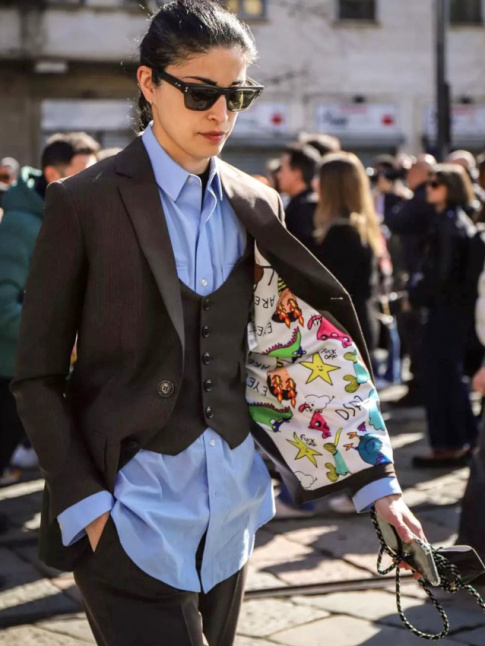 Tenue masculine + dtail fantaisie = le bon mix
