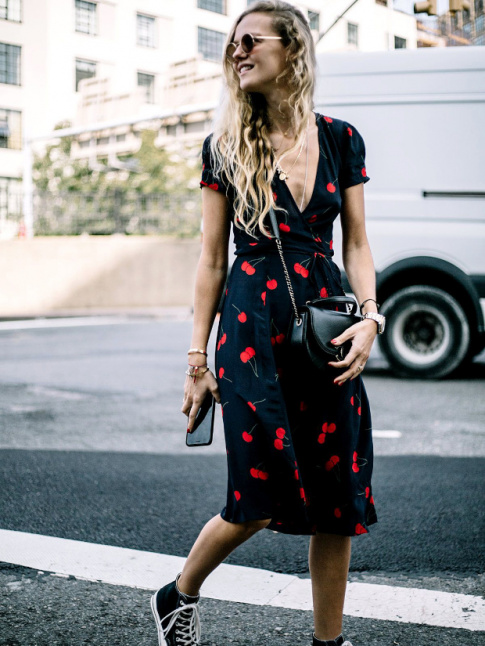 Robe printanire + converses = le bon mix